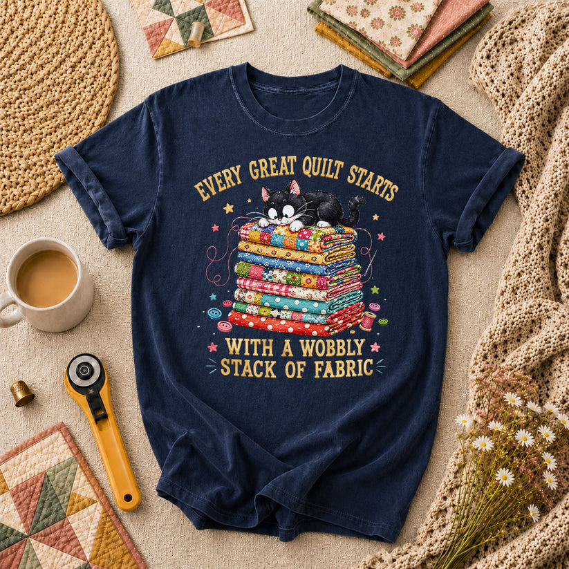 Every Great Quilt Starts With Wobbly Stack Of Fabric Cat T-Shirt - Navy