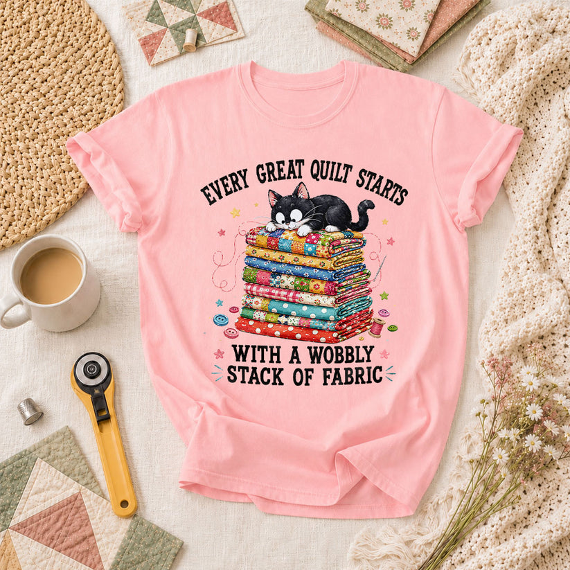 Every Great Quilt Starts With Wobbly Stack Of Fabric Cat T-Shirt - Pink