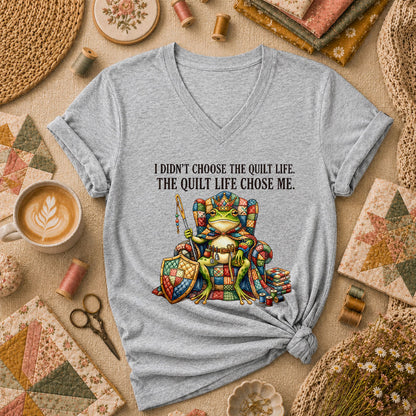 I Didnt Choose The Quilt Life Frog King Women's V-Neck - Athletic Heather