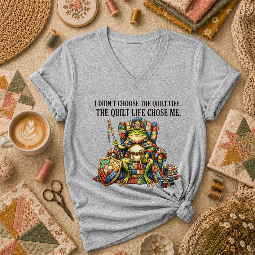 I Didnt Choose The Quilt Life Frog King Women's V-Neck - Athletic Heather
