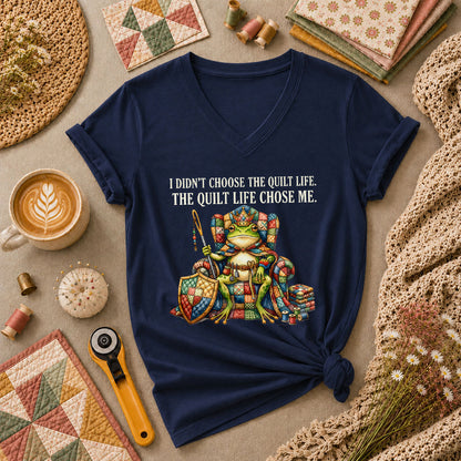 I Didnt Choose The Quilt Life Frog King Women's V-Neck - Navy