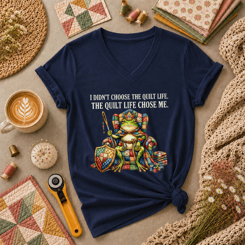 I Didnt Choose The Quilt Life Frog King Women's V-Neck - Navy