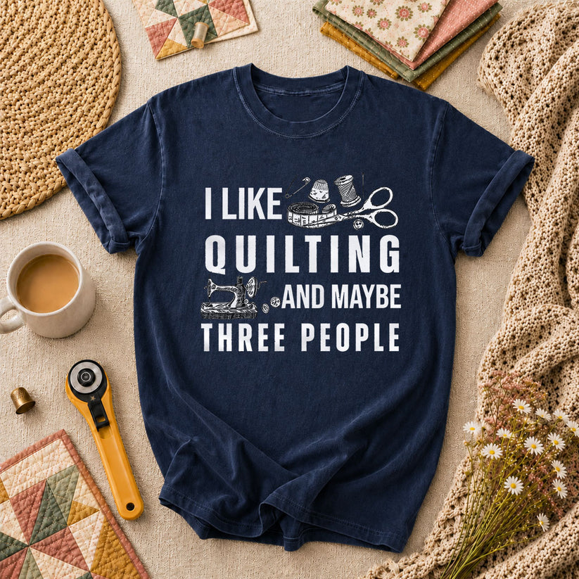 I Like Quilting And Maybe Three People Funny Quilter T-Shirt - Navy