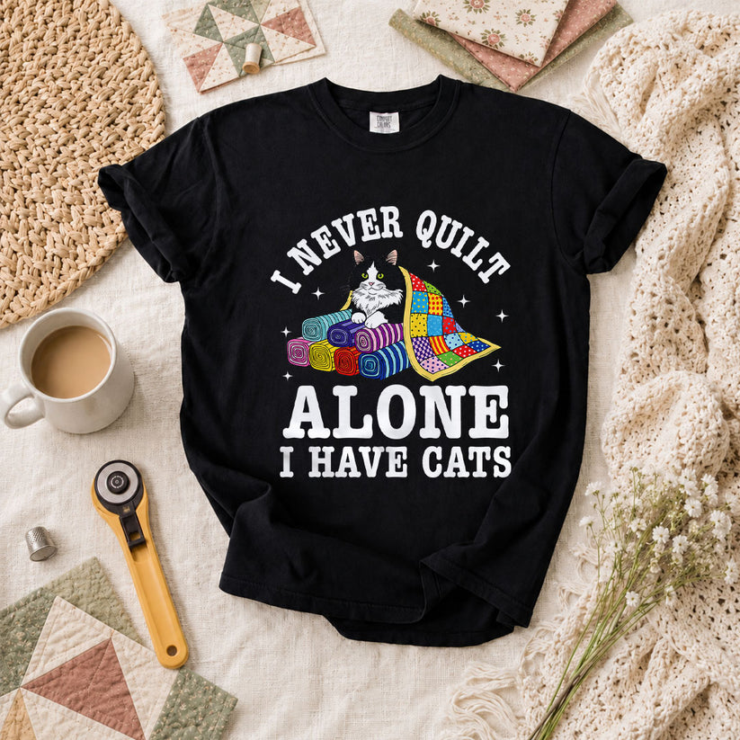 I Never Quilt Alone I Have Cats T-Shirt - Black