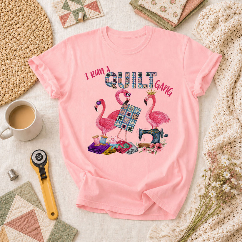 I Run A Quilt Gang Flamingos T-Shirt - Pink