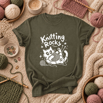 Knitting Rocks Grunge Black Cat T-Shirt - Military Green
