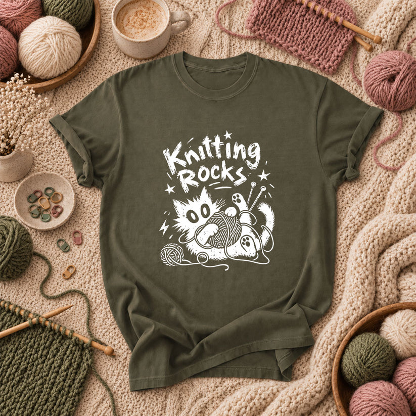 Knitting Rocks Grunge Black Cat T-Shirt - Military Green
