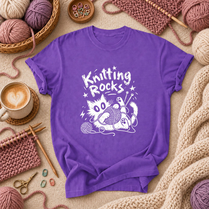 Knitting Rocks Grunge Black Cat T-Shirt - Purple