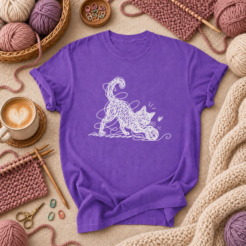 Line Art Cat Playing With Yarn T-Shirt - Purple