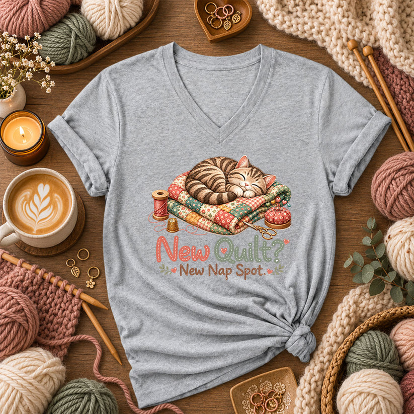 New Quilt New Nap Spot Cat Women's V-Neck - Athletic Heather