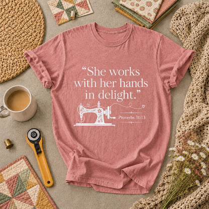 She Works With Her Hands In Delight Proverbs 31 Sewing Machine T-Shirt - Heather Mauve