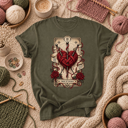 Three Of Swords Tarot Yarn Heart T-Shirt - Military Green
