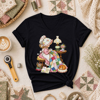 Vintage Girl Quilt Bonnet Simple Pleasures Cat Women's V-Neck - Black